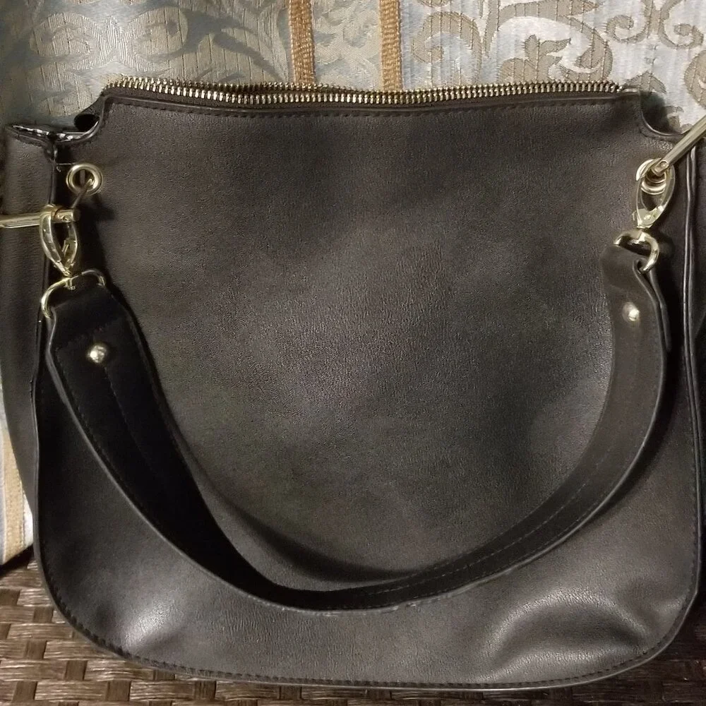 Black Hobo Purse with option crossbody strap - Picture 7 of 7